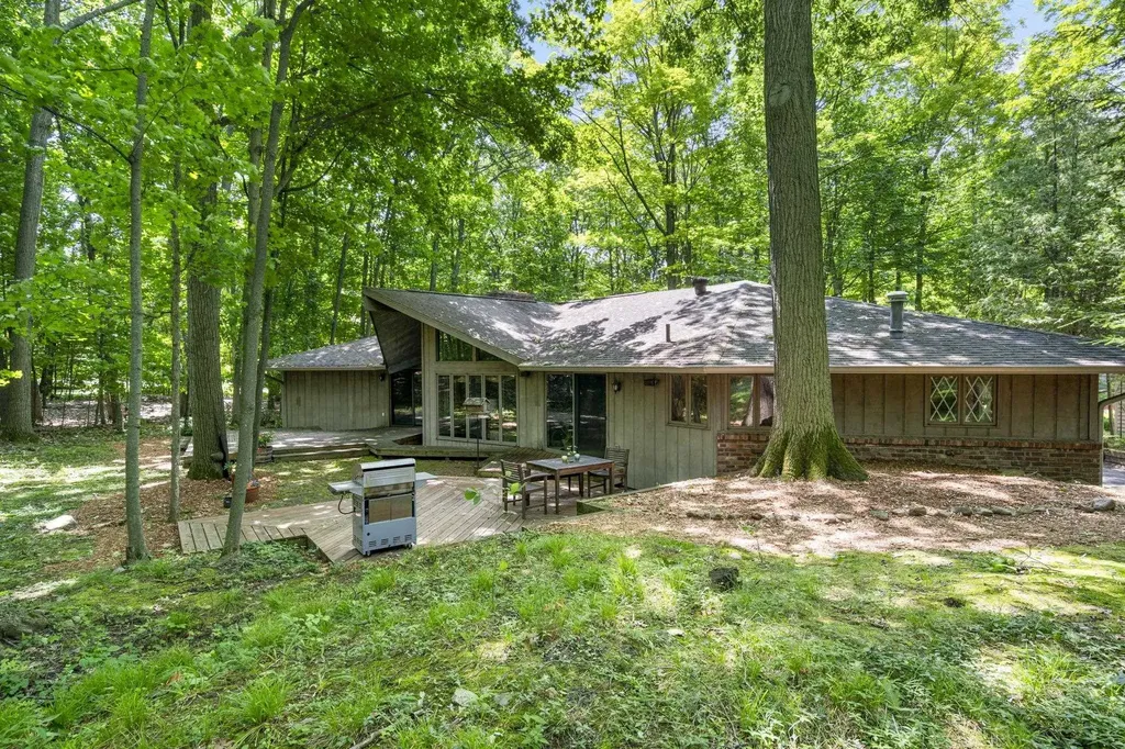6575 Franklin Woods Peninsula Township MI 49686
