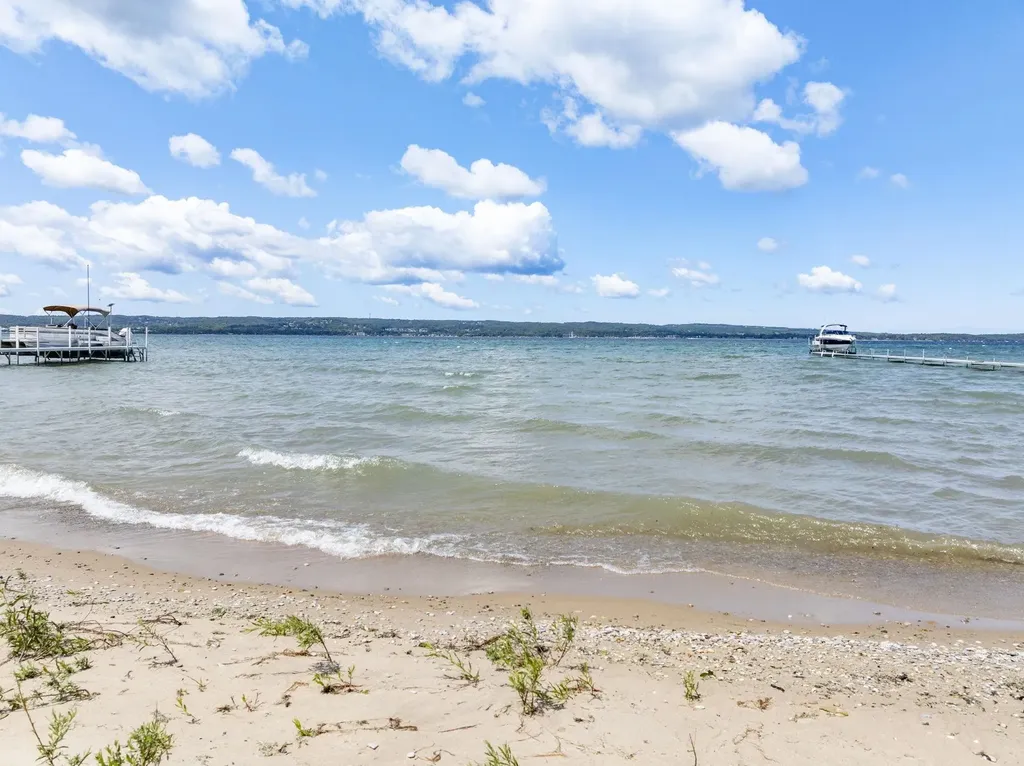 6575 Franklin Woods Peninsula Township MI 49686