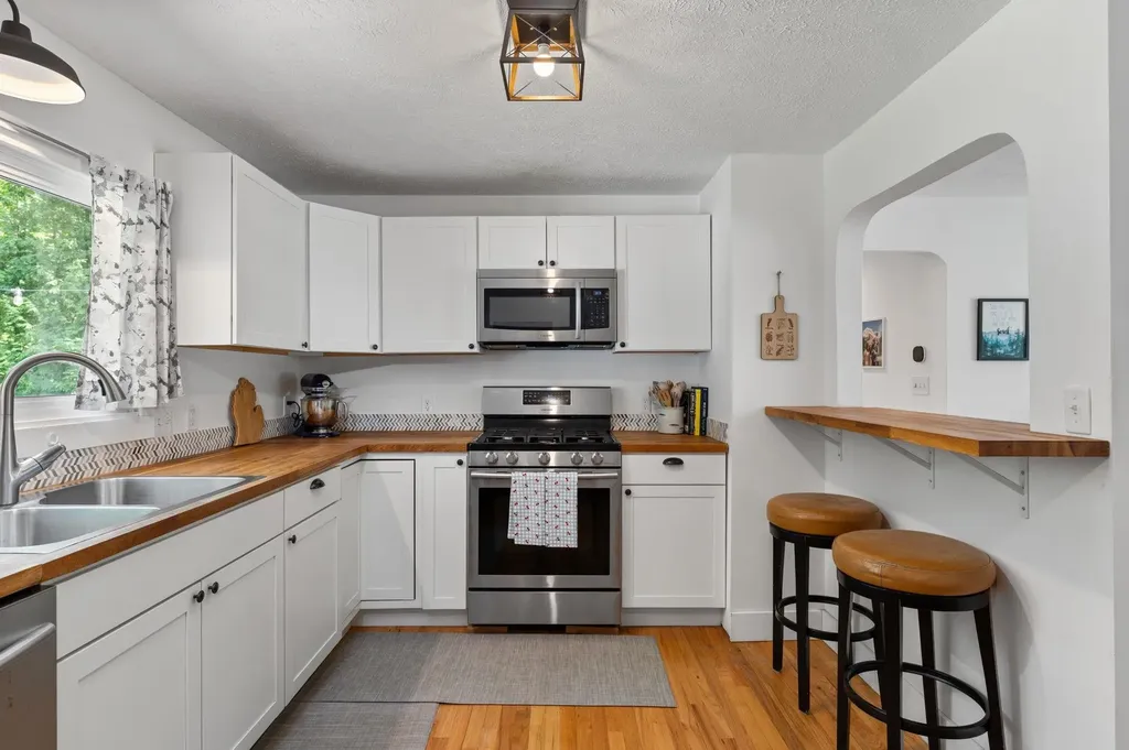 875 Indian Trail Boulevard East Bay Township MI 49686