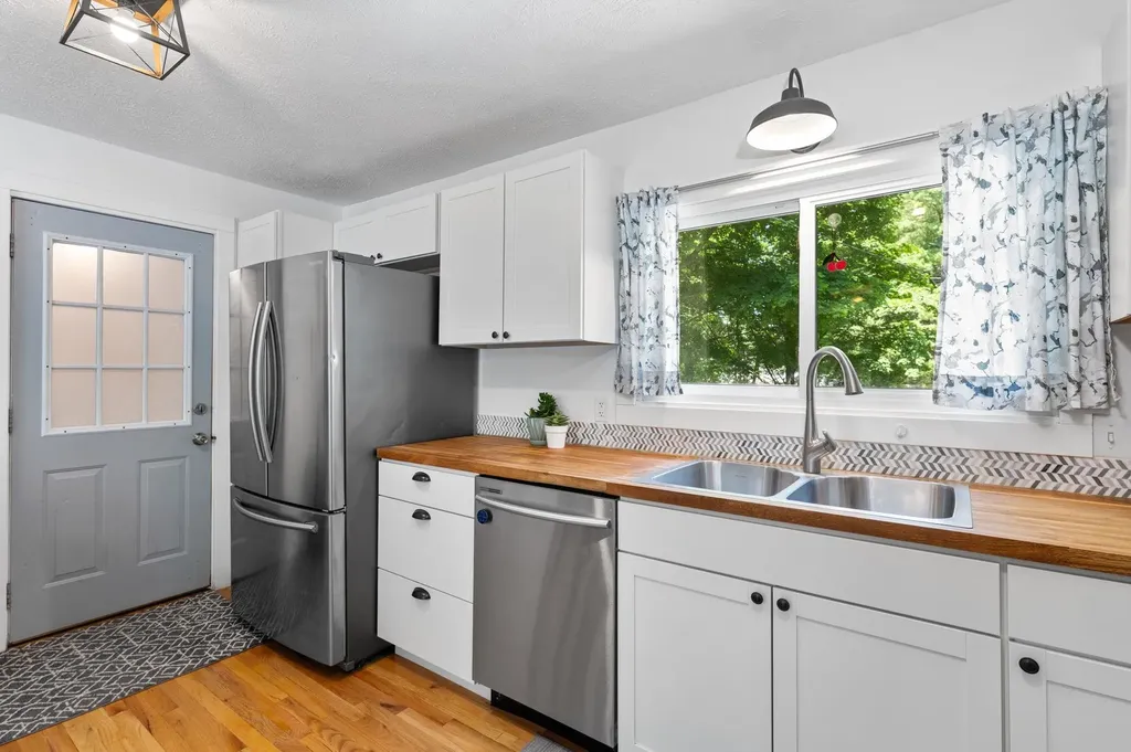 875 Indian Trail Boulevard East Bay Township MI 49686