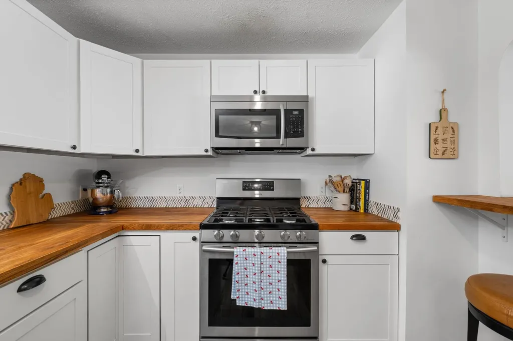 875 Indian Trail Boulevard East Bay Township MI 49686