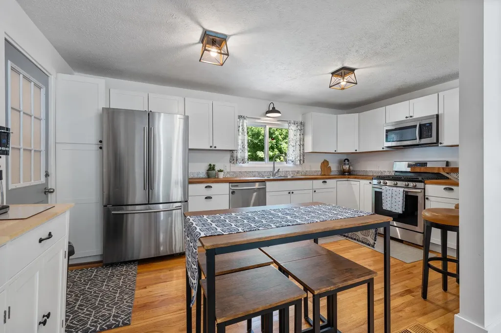 875 Indian Trail Boulevard East Bay Township MI 49686