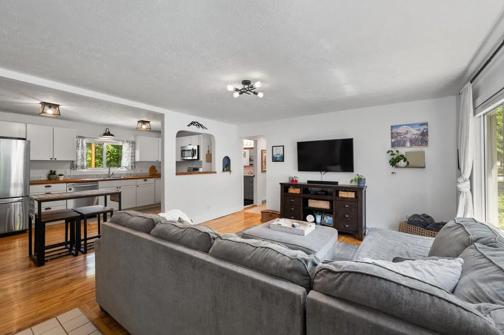 875 Indian Trail Boulevard East Bay Township MI 49686