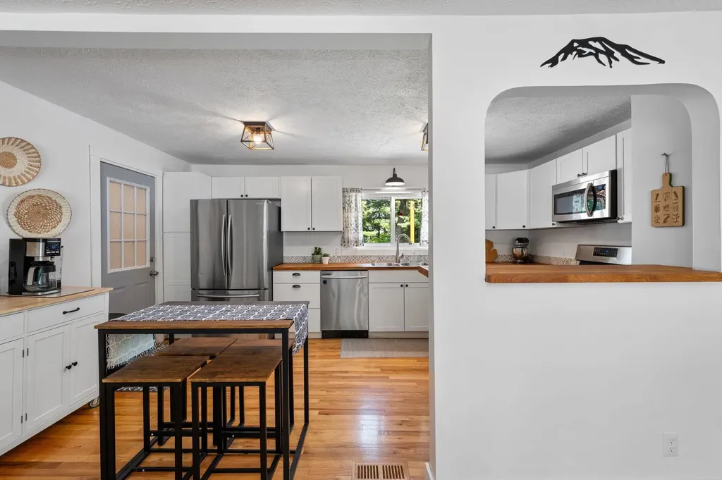 875 Indian Trail Boulevard East Bay Township MI 49686