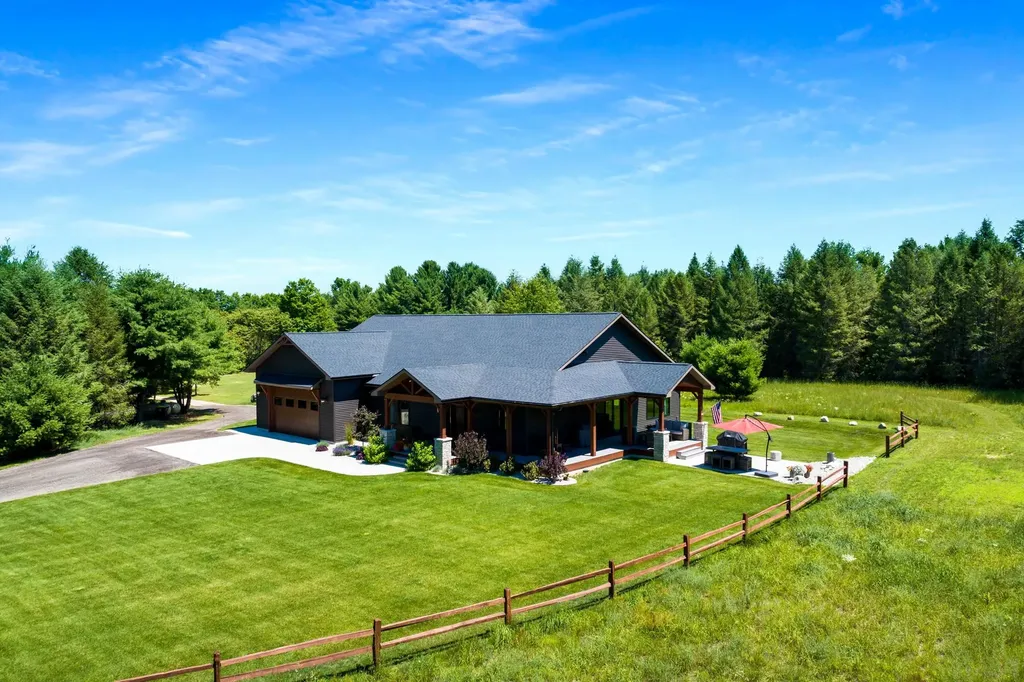 11215 Appleridge Trail Helena Township MI 49612