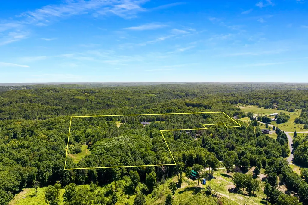 11215 Appleridge Trail Helena Township MI 49612
