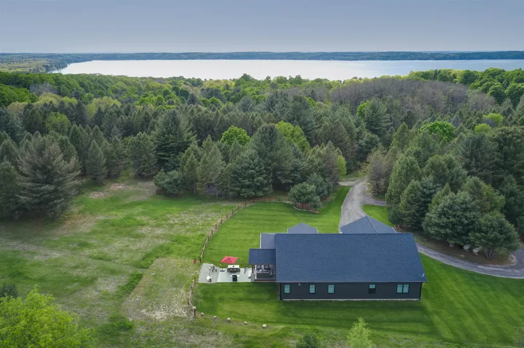 11215 Appleridge Trail Helena Township MI 49612