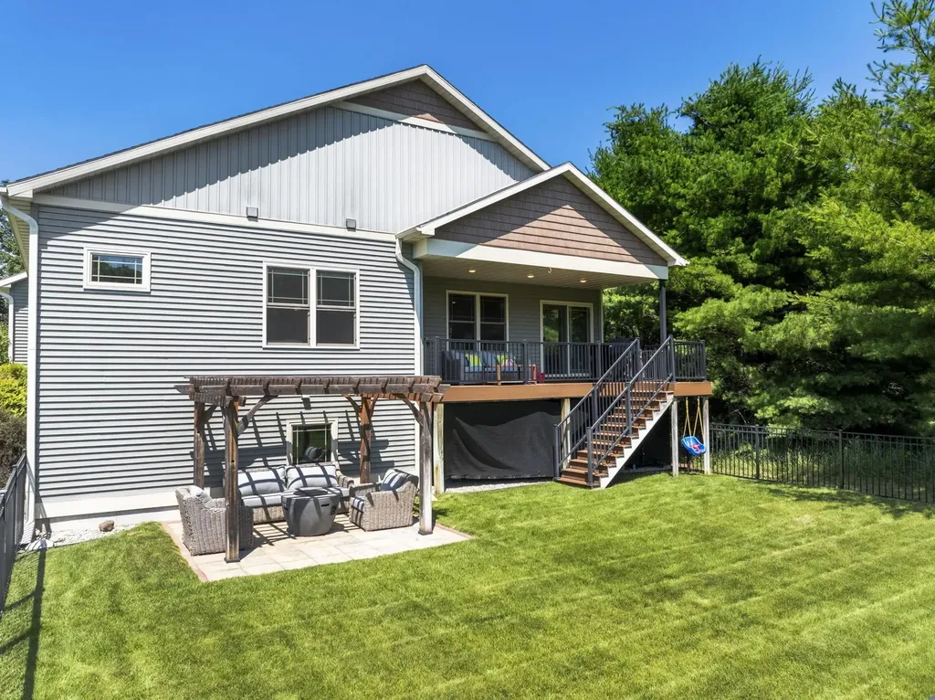 9366 E Summerfield Drive Elmwood Charter Township MI 49684