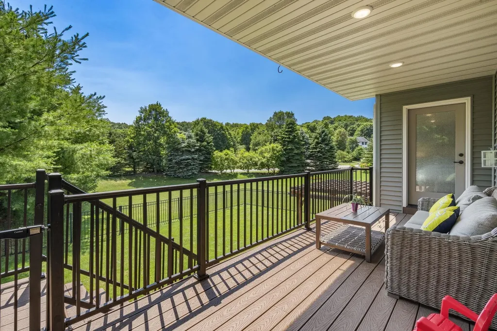 9366 E Summerfield Drive Elmwood Charter Township MI 49684