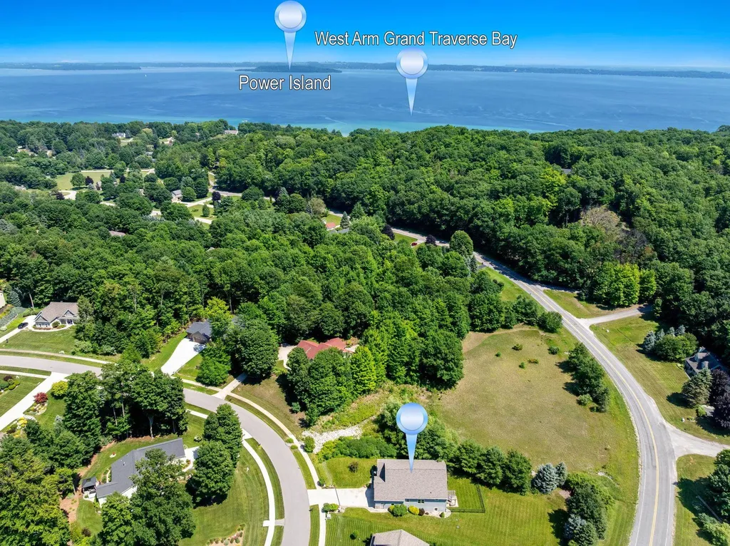 9366 E Summerfield Drive Elmwood Charter Township MI 49684