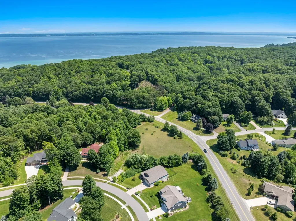 9366 E Summerfield Drive Elmwood Charter Township MI 49684
