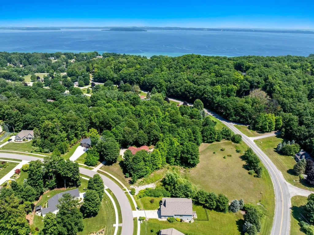 9366 E Summerfield Drive Elmwood Charter Township MI 49684