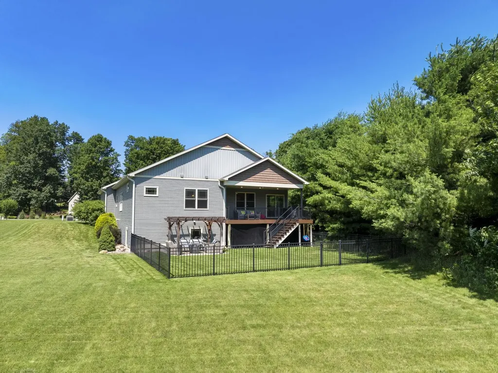 9366 E Summerfield Drive Elmwood Charter Township MI 49684