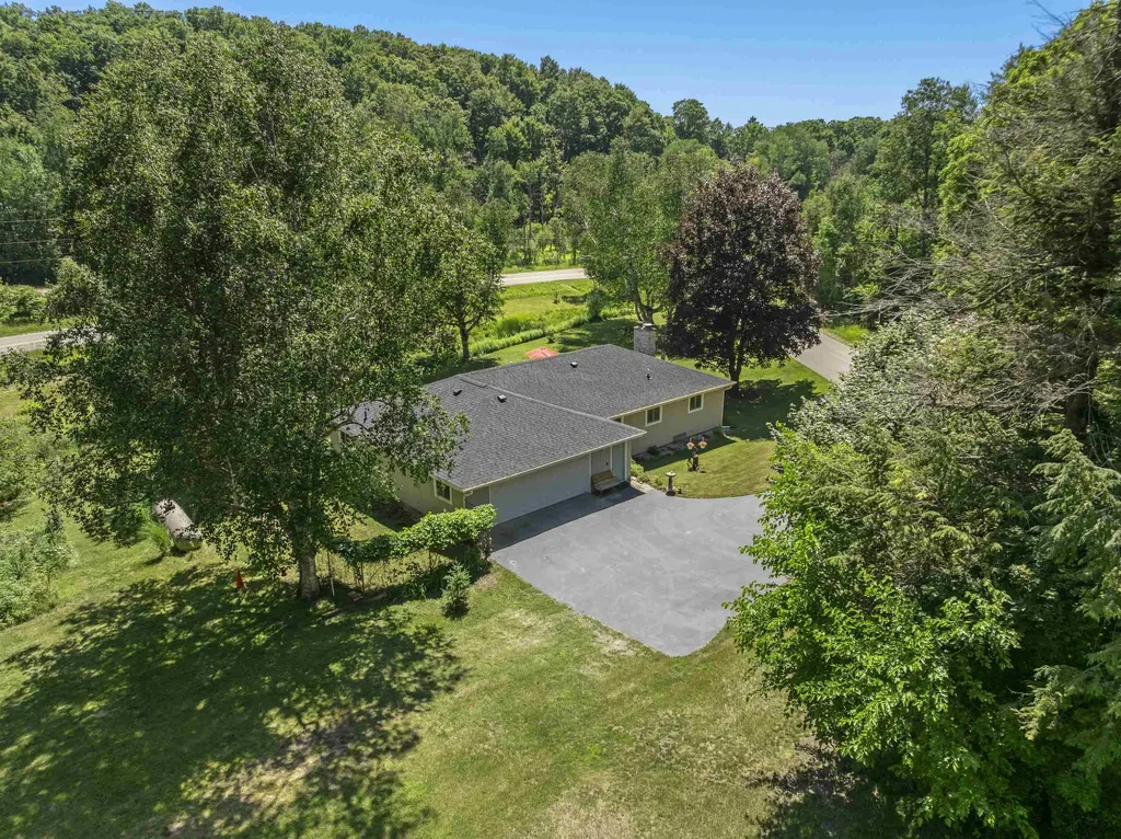 8468 Narrow Gauge Road Benzonia Township MI 49617
