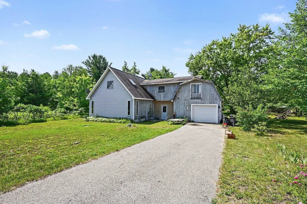 509 Gitchegumee Drive Hanover Township MI 49620