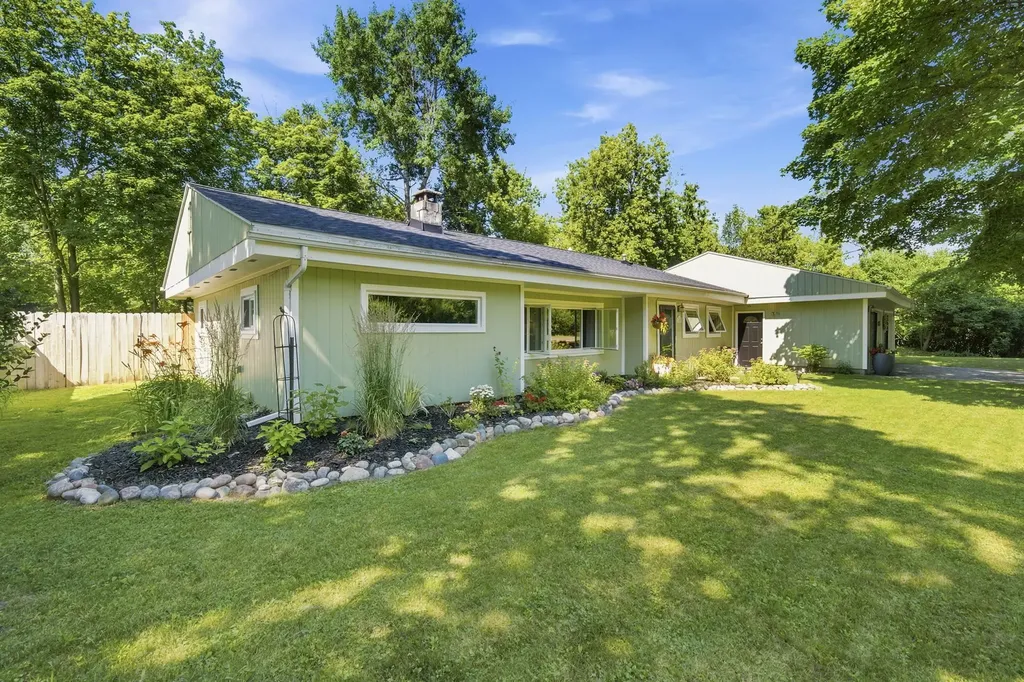 10581 E Grandview Road Elmwood Charter Township MI 49684