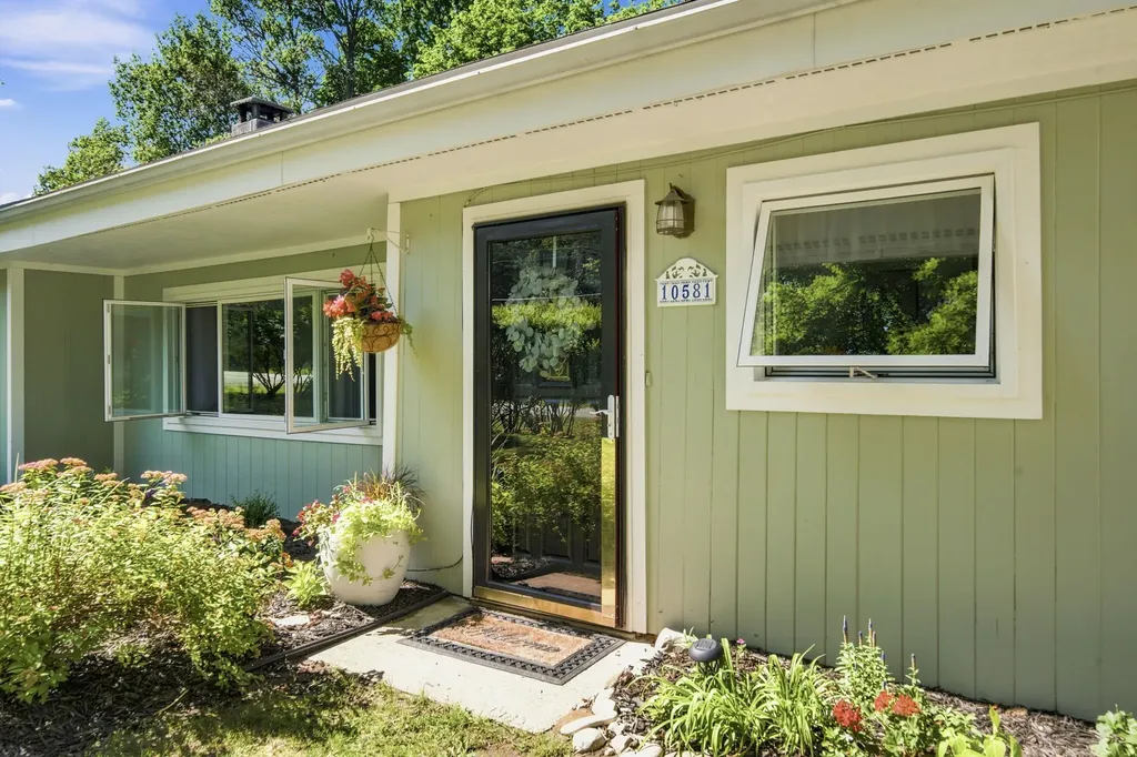 10581 E Grandview Road Elmwood Charter Township MI 49684