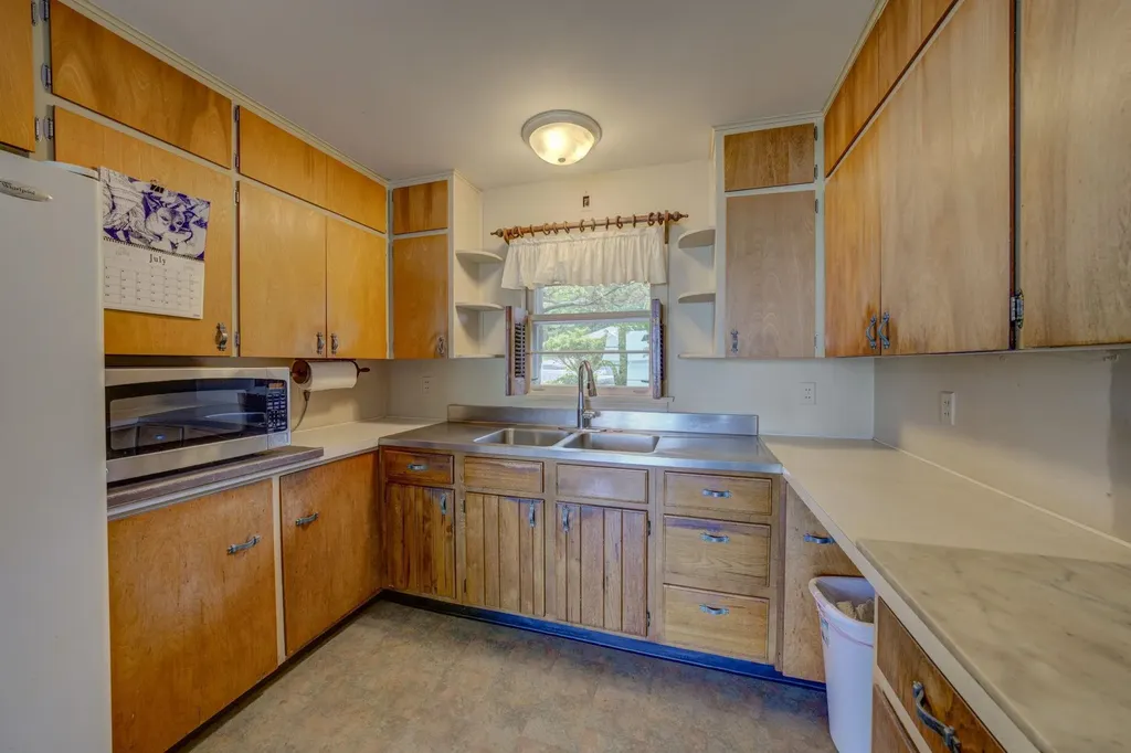 11111 S W Bayshore Drive Elmwood Charter Township MI 49684
