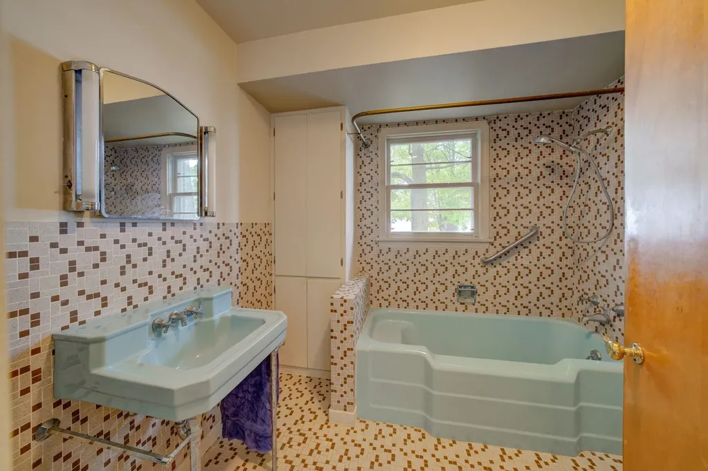11111 S W Bayshore Drive Elmwood Charter Township MI 49684