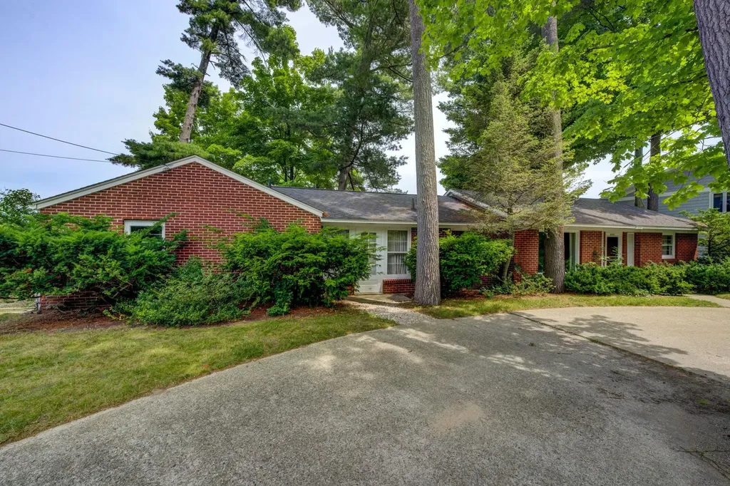 11111 S W Bayshore Drive Elmwood Charter Township MI 49684