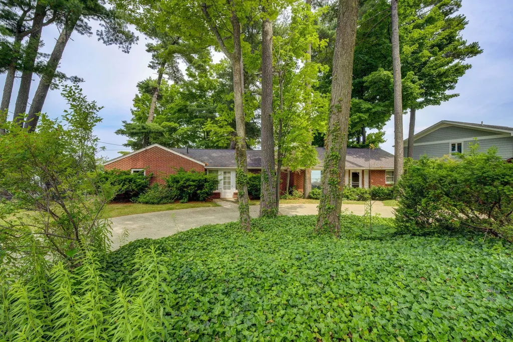 11111 S W Bayshore Drive Elmwood Charter Township MI 49684
