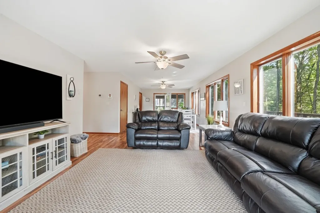 23581 210th Avenue Burdell Township MI 49688