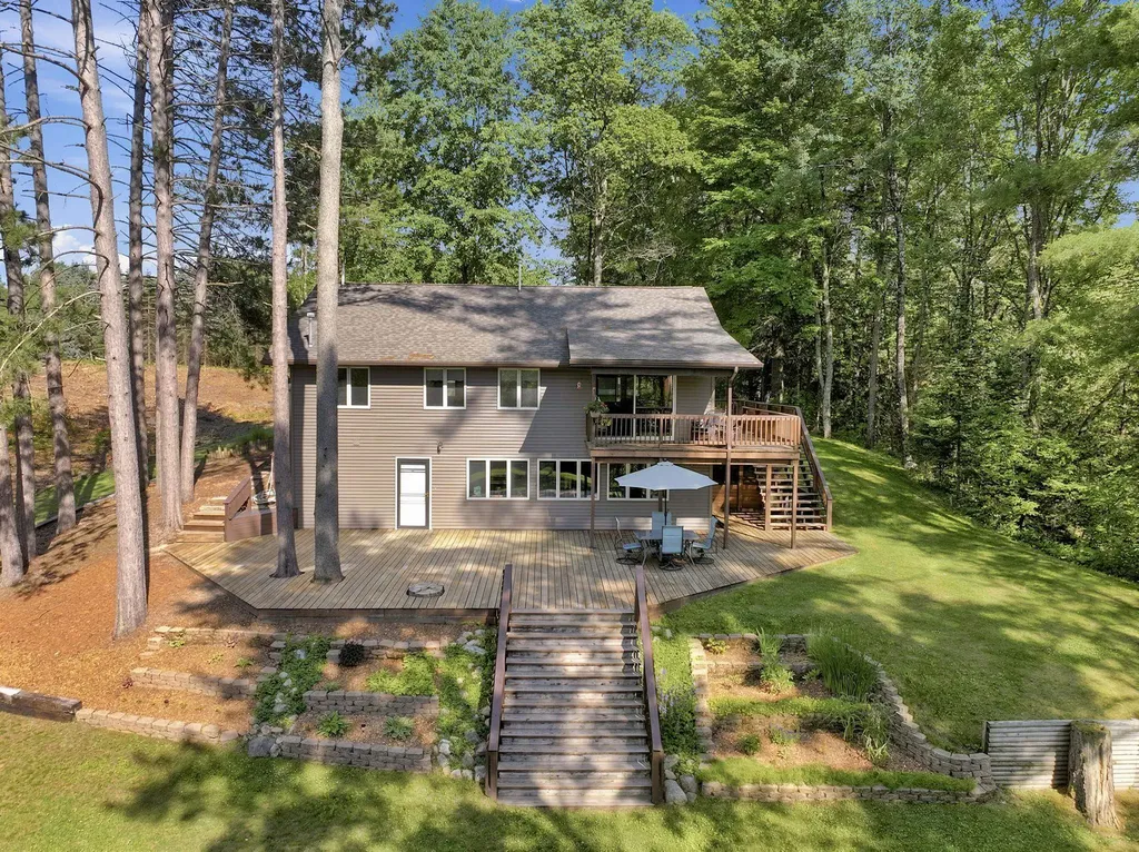 23581 210th Avenue Burdell Township MI 49688