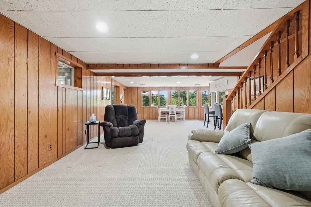 23581 210th Avenue Burdell Township MI 49688