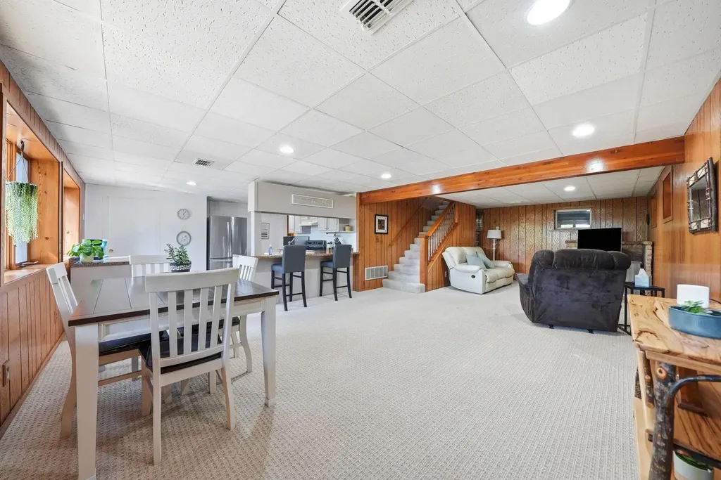 23581 210th Avenue Burdell Township MI 49688