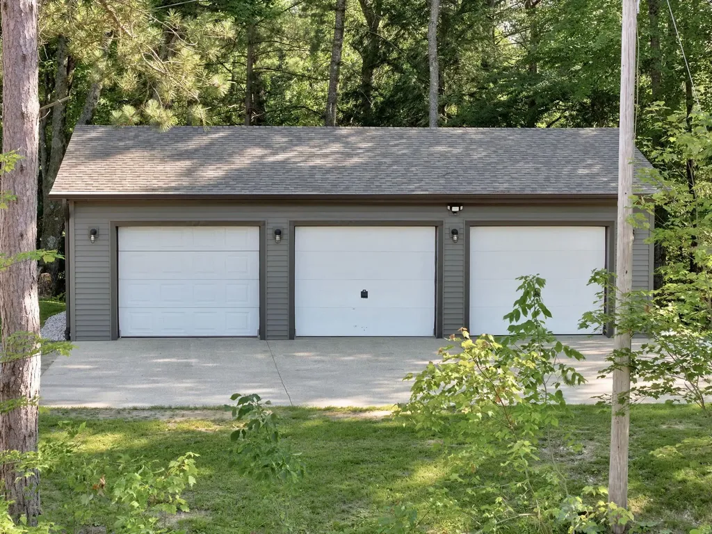 23581 210th Avenue Burdell Township MI 49688