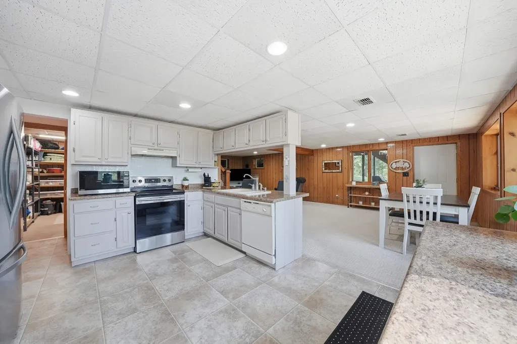 23581 210th Avenue Burdell Township MI 49688