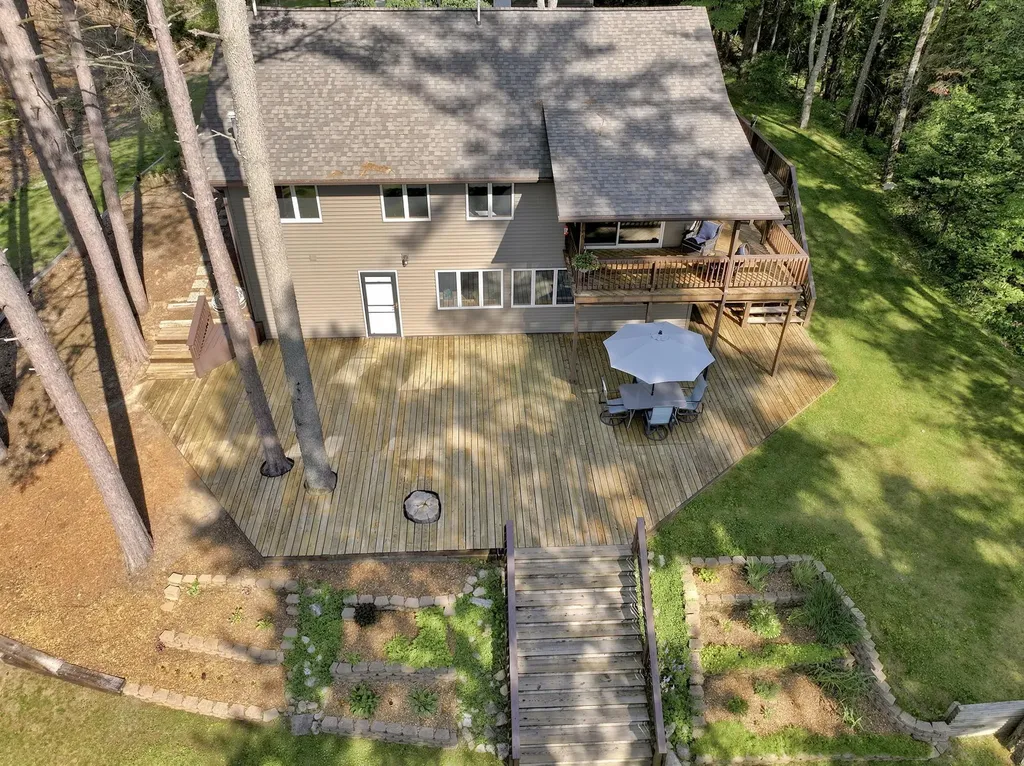 23581 210th Avenue Burdell Township MI 49688