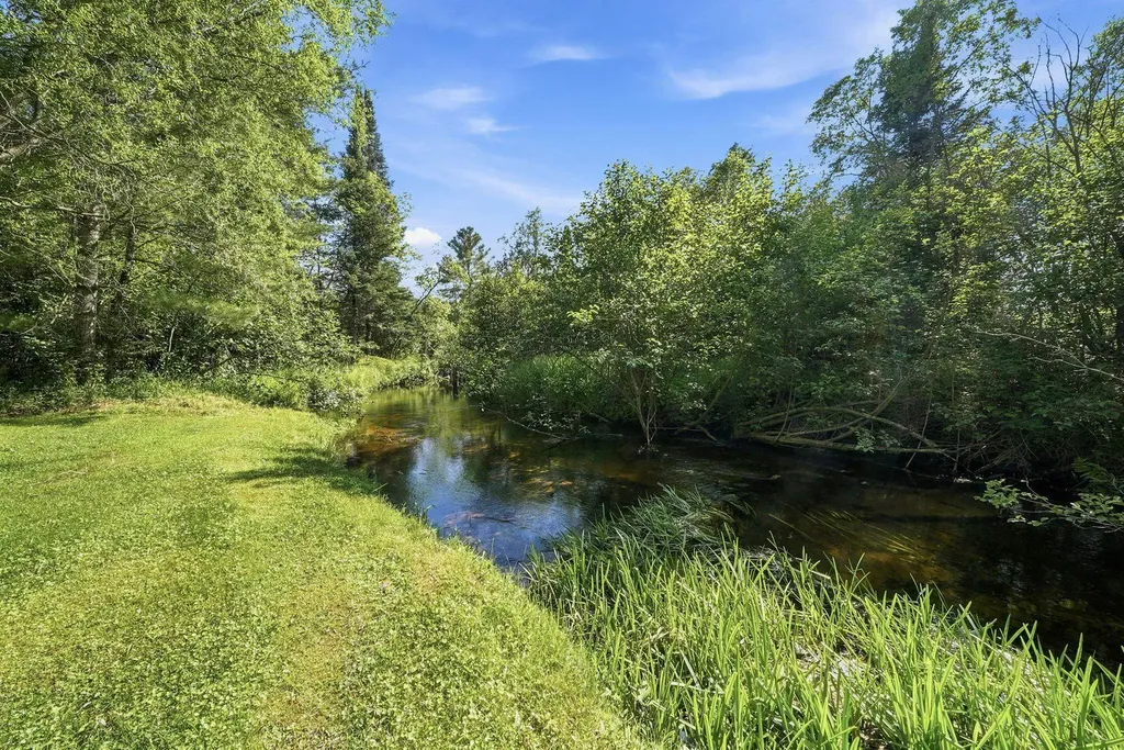 23581 210th Avenue Burdell Township MI 49688