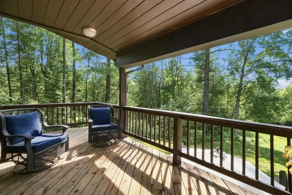 23581 210th Avenue Burdell Township MI 49688