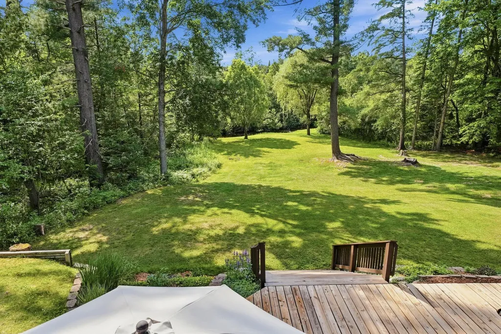 23581 210th Avenue Burdell Township MI 49688