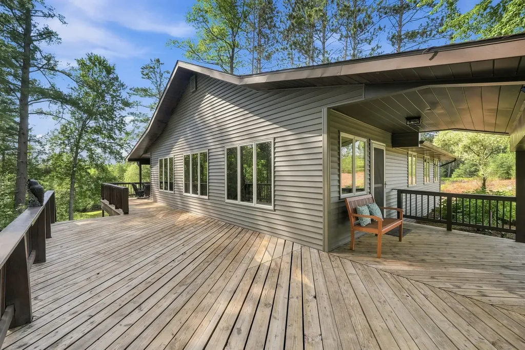 23581 210th Avenue Burdell Township MI 49688