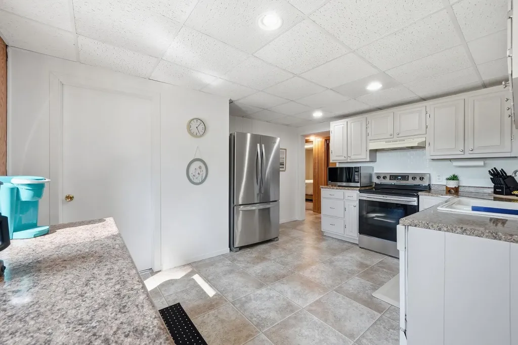 23581 210th Avenue Burdell Township MI 49688