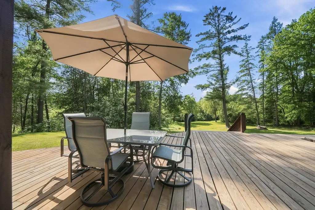 23581 210th Avenue Burdell Township MI 49688