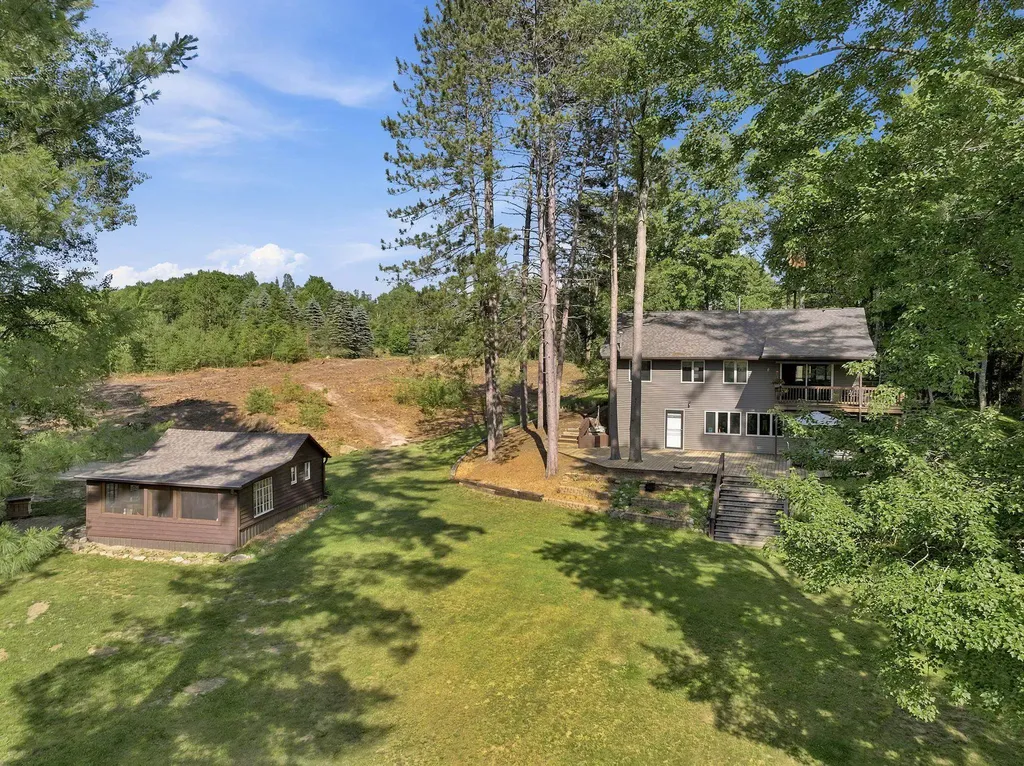 23581 210th Avenue Burdell Township MI 49688