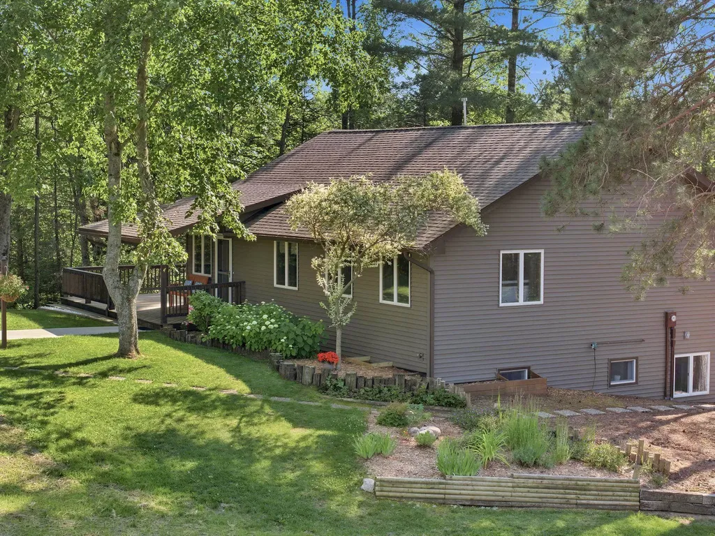 23581 210th Avenue Burdell Township MI 49688