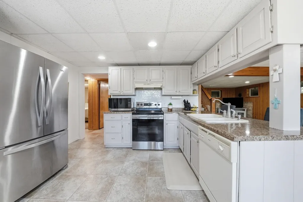 23581 210th Avenue Burdell Township MI 49688