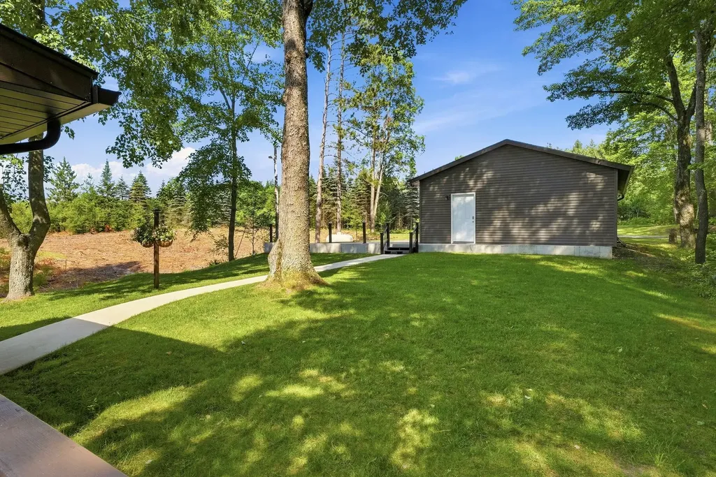 23581 210th Avenue Burdell Township MI 49688