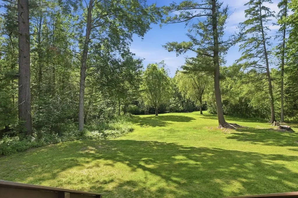23581 210th Avenue Burdell Township MI 49688