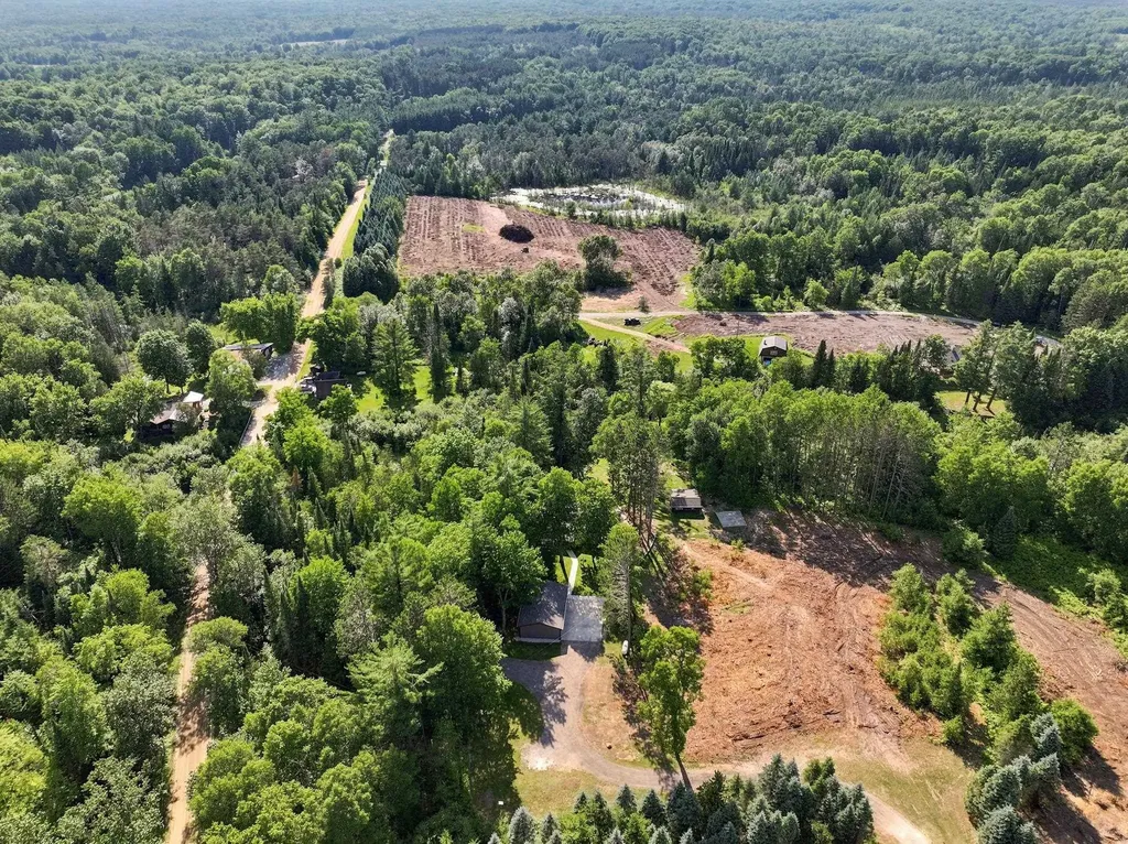 23581 210th Avenue Burdell Township MI 49688