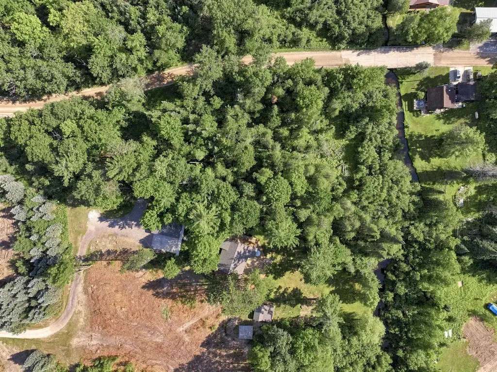 23581 210th Avenue Burdell Township MI 49688
