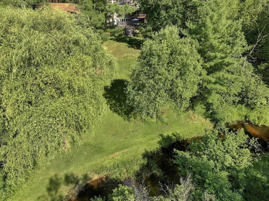 23581 210th Avenue Burdell Township MI 49688