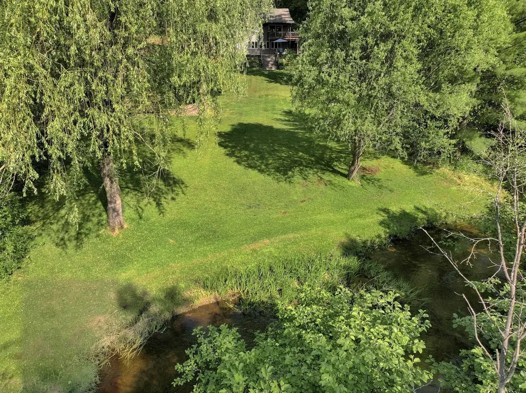 23581 210th Avenue Burdell Township MI 49688