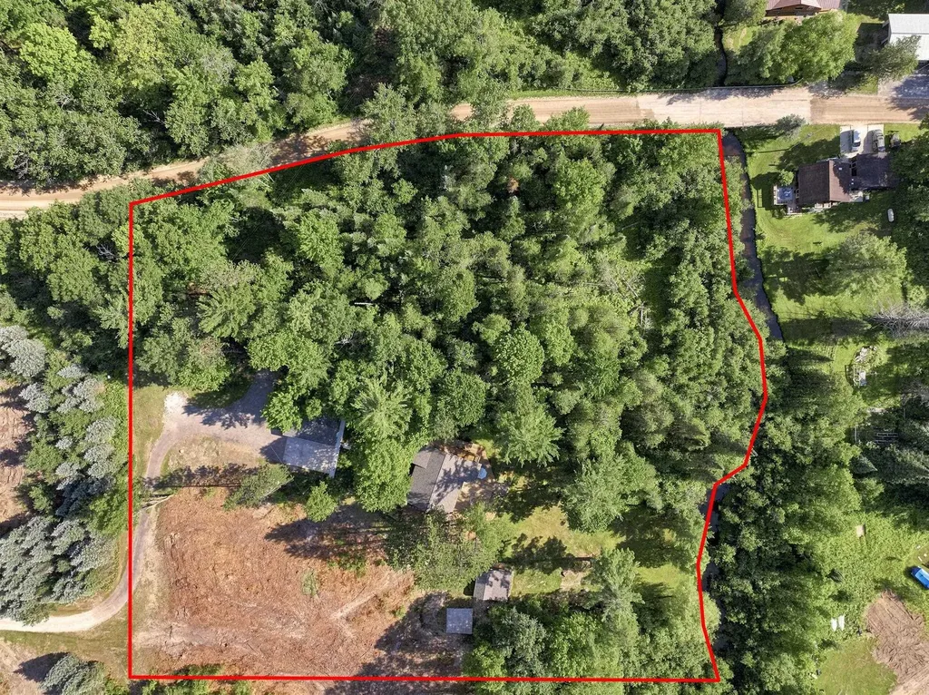 23581 210th Avenue Burdell Township MI 49688