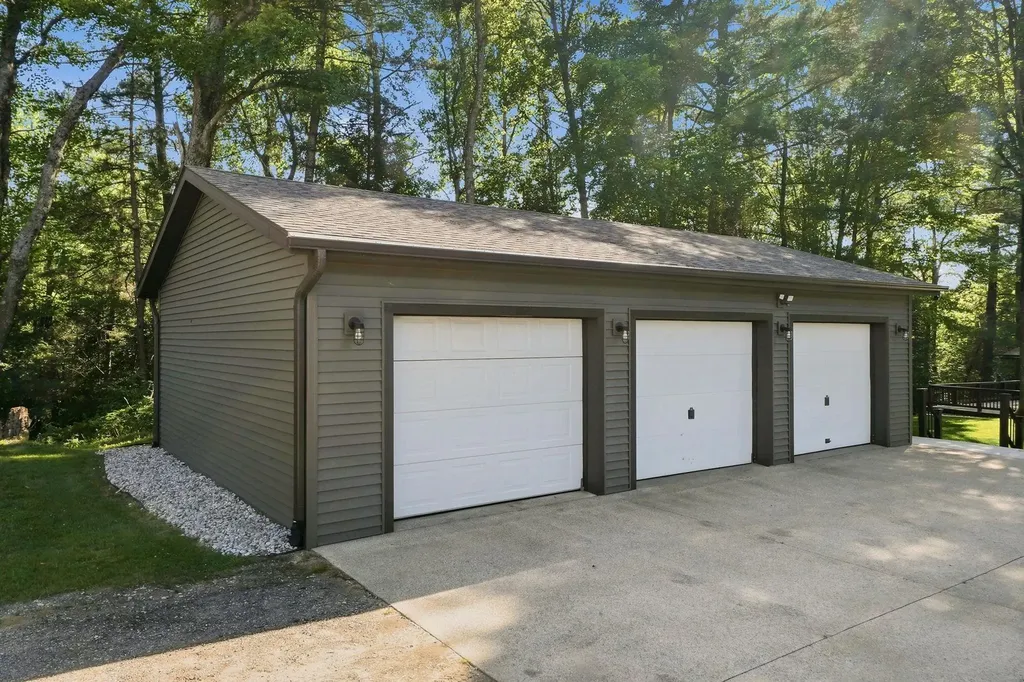 23581 210th Avenue Burdell Township MI 49688