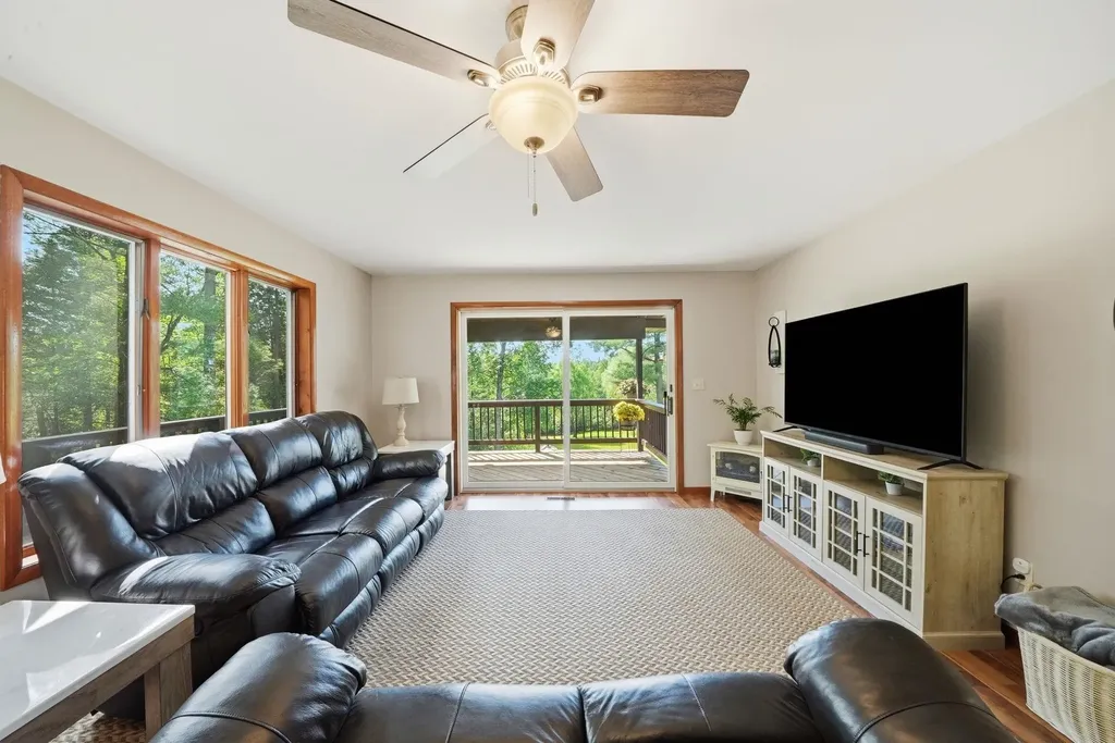 23581 210th Avenue Burdell Township MI 49688